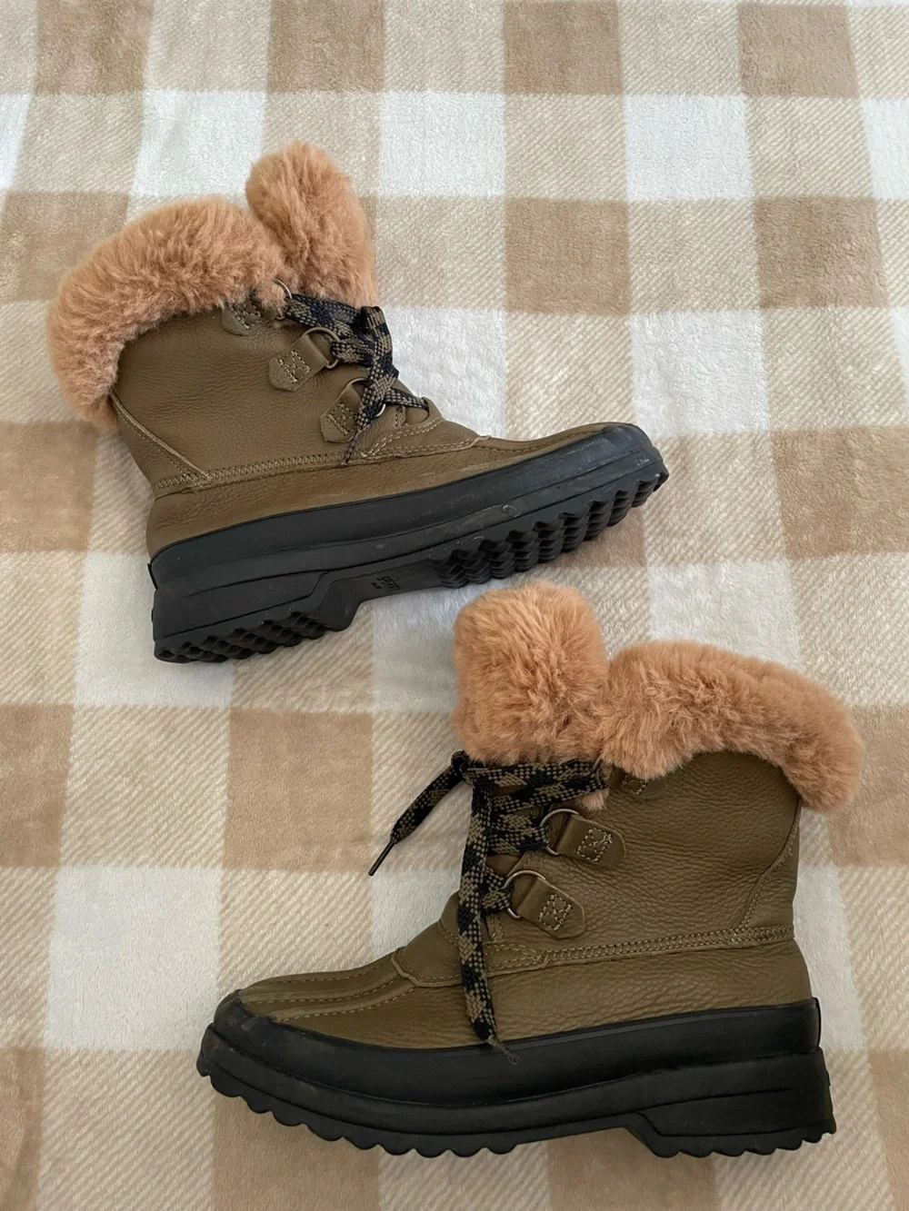 Sperry Women’s size 8 M Faux Fur-Trim Winter Boot - Olive